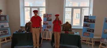 Знать и помнить!. В преддверии Дня памяти жертв фашизма 13 сентября юнармейцы бердянской школы №2 провели для учеников 1-4 классов выставку