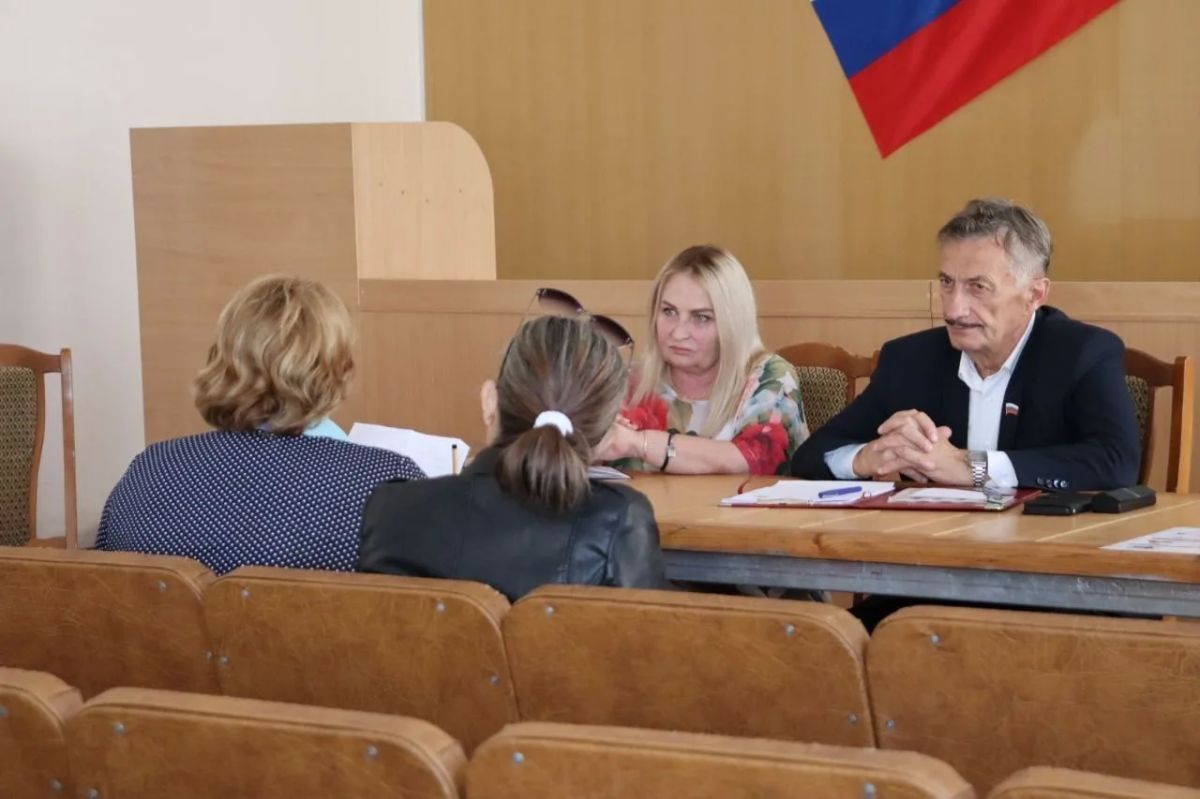 Забота о людях и памяти: в администрации округа прошёл приём граждан Забота о людях и памяти: в администрации округа прошёл приём граждан