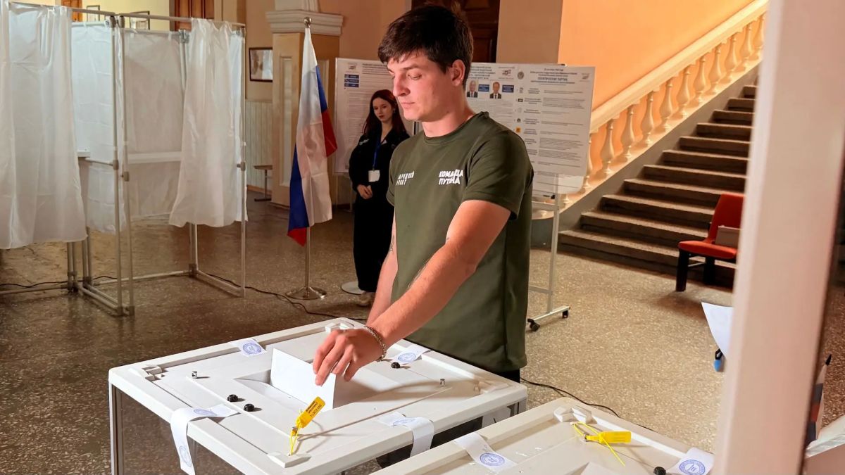 Команда Народного фронта Запорожской области проголосовала на выборах в Госдуму Команда Народного фронта Запорожской области проголосовала на выборах в Госдуму