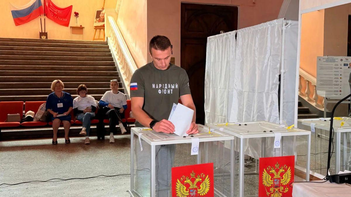Команда Народного фронта Запорожской области проголосовала на выборах в Госдуму Команда Народного фронта Запорожской области проголосовала на выборах в Госдуму