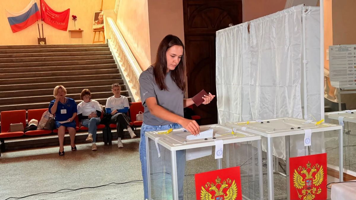 Команда Народного фронта Запорожской области проголосовала на выборах в Госдуму Команда Народного фронта Запорожской области проголосовала на выборах в Госдуму
