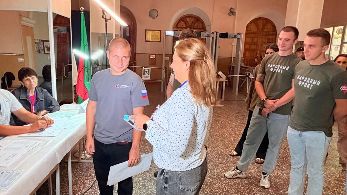 Команда Народного фронта Запорожской области проголосовала на выборах в Госдуму Команда Народного фронта Запорожской области проголосовала на выборах в Госдуму