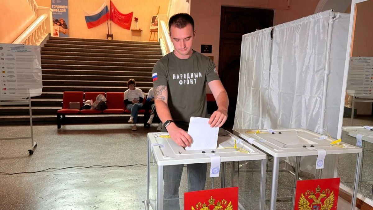 Команда Народного фронта Запорожской области проголосовала на выборах в Госдуму Команда Народного фронта Запорожской области проголосовала на выборах в Госдуму