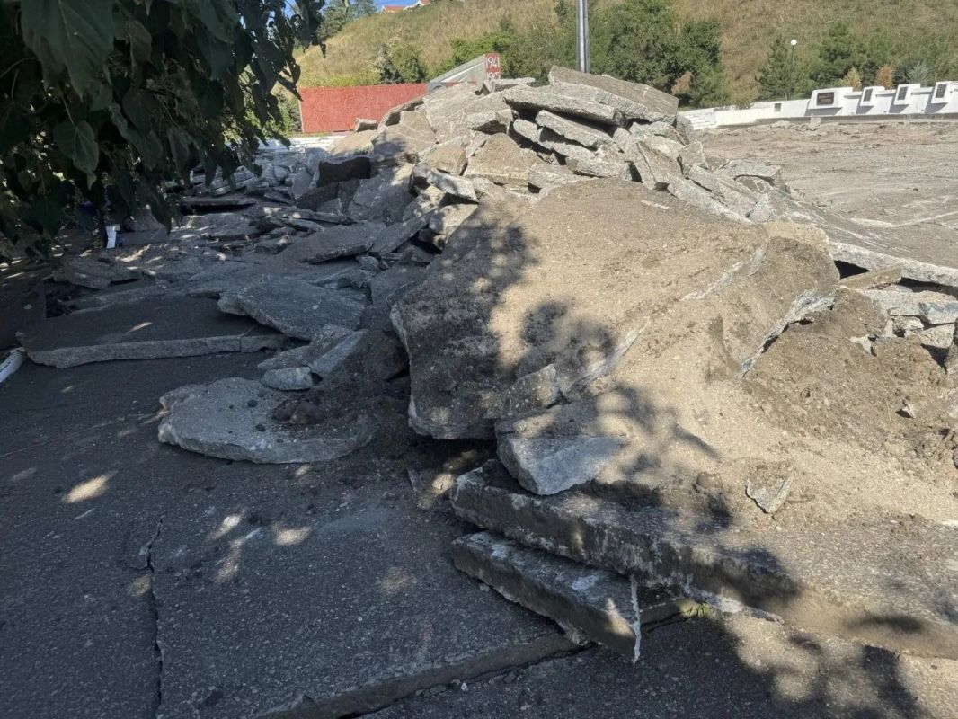 В Бердянске приступили к благоустройству мемориального комплекса «Вечный огонь» В Бердянске приступили к благоустройству мемориального комплекса «Вечный огонь»