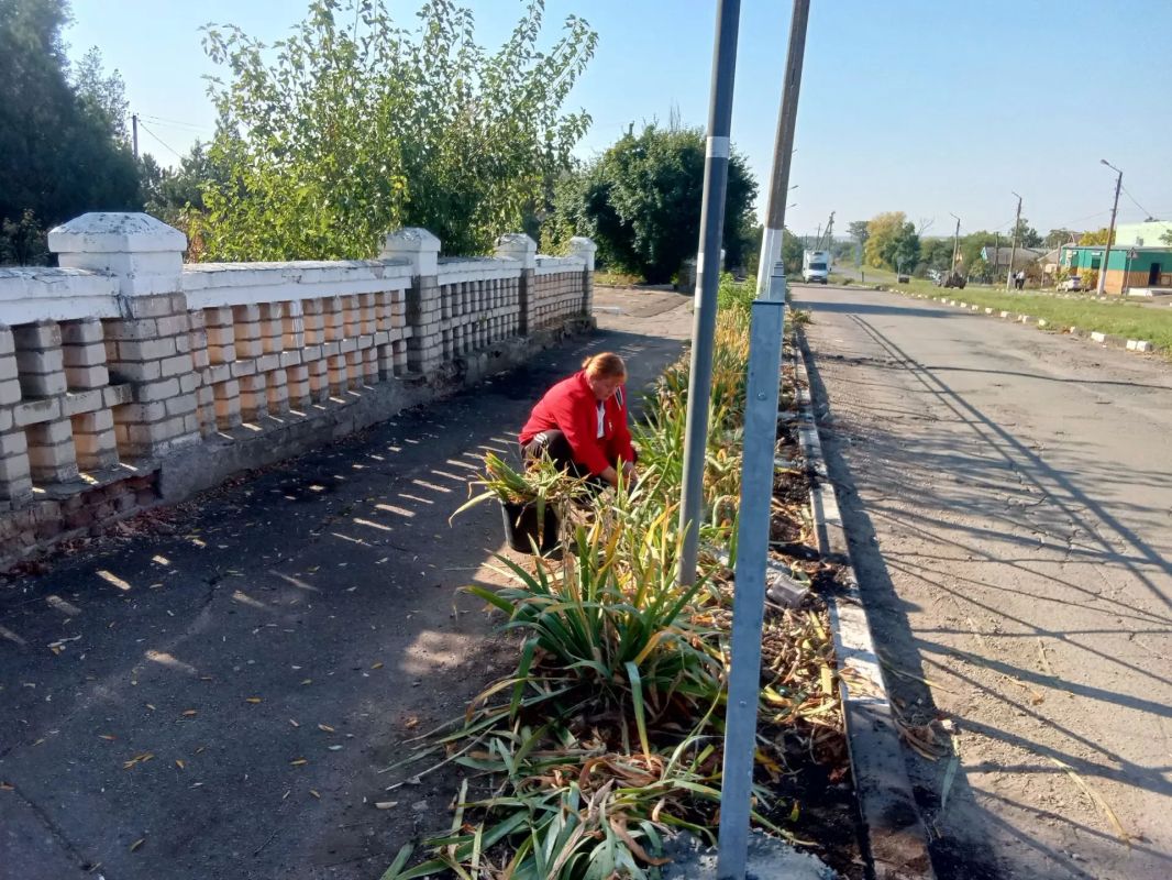 «Мы за ЗОЖ!»: в селе Новотроицкое прошёл осенний субботник по благоустройству «Мы за ЗОЖ!»: в селе Новотроицкое прошёл осенний субботник по благоустройству