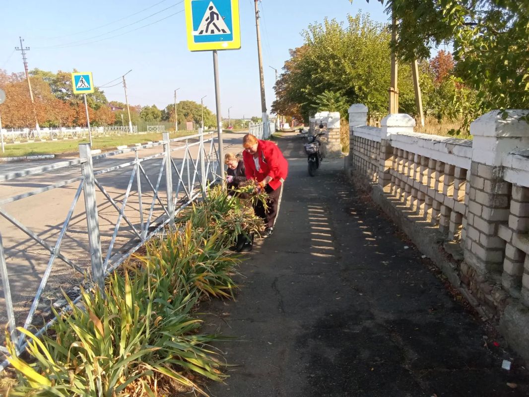 «Мы за ЗОЖ!»: в селе Новотроицкое прошёл осенний субботник по благоустройству «Мы за ЗОЖ!»: в селе Новотроицкое прошёл осенний субботник по благоустройству