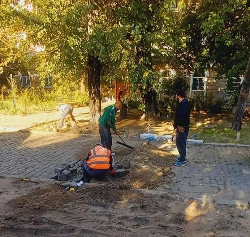Шефы из Твери помогли решить проблему дома-музея им. П.П.Шмидта в Бердянске Шефы из Твери помогли решить проблему дома-музея им. П.П.Шмидта в Бердянске