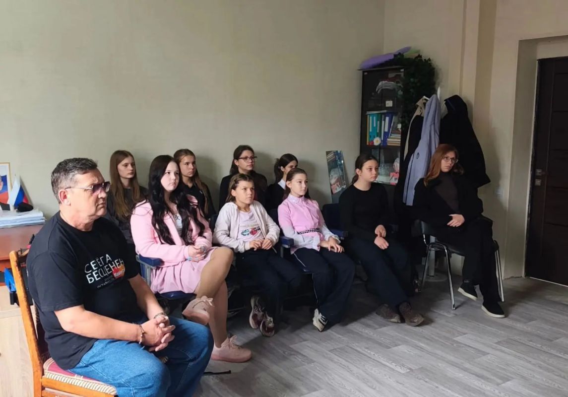 Безопасность в цифровой среде: в Доме культуры села Осипенко состоялась лекция о сетевых угрозах Безопасность в цифровой среде: в Доме культуры села Осипенко состоялась лекция о сетевых угрозах
