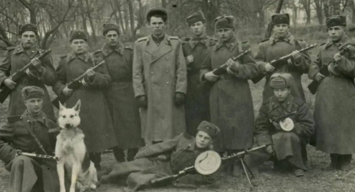 Анна Хорошун: 23 октября. 1582. «Месяц октября 23 день, на память святого апостола Якова, все русские воины вышли на бой» (Погодинский летописец) Анна Хорошун: 23 октября. 1582. «Месяц октября 23 день, на память святого апостола Якова, все русские воины вышли на бой» (Погодинский летописец)