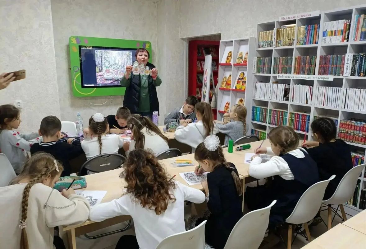 В библиотеке прошло мероприятие, посвящённое Дню рождения русской матрёшки В библиотеке прошло мероприятие, посвящённое Дню рождения русской матрёшки