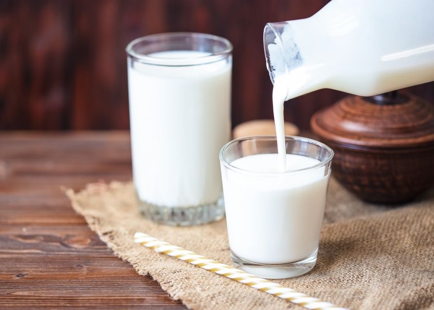 Почему кефир стоит пить именно перед сном: раскрываем тайны его полезных свойств